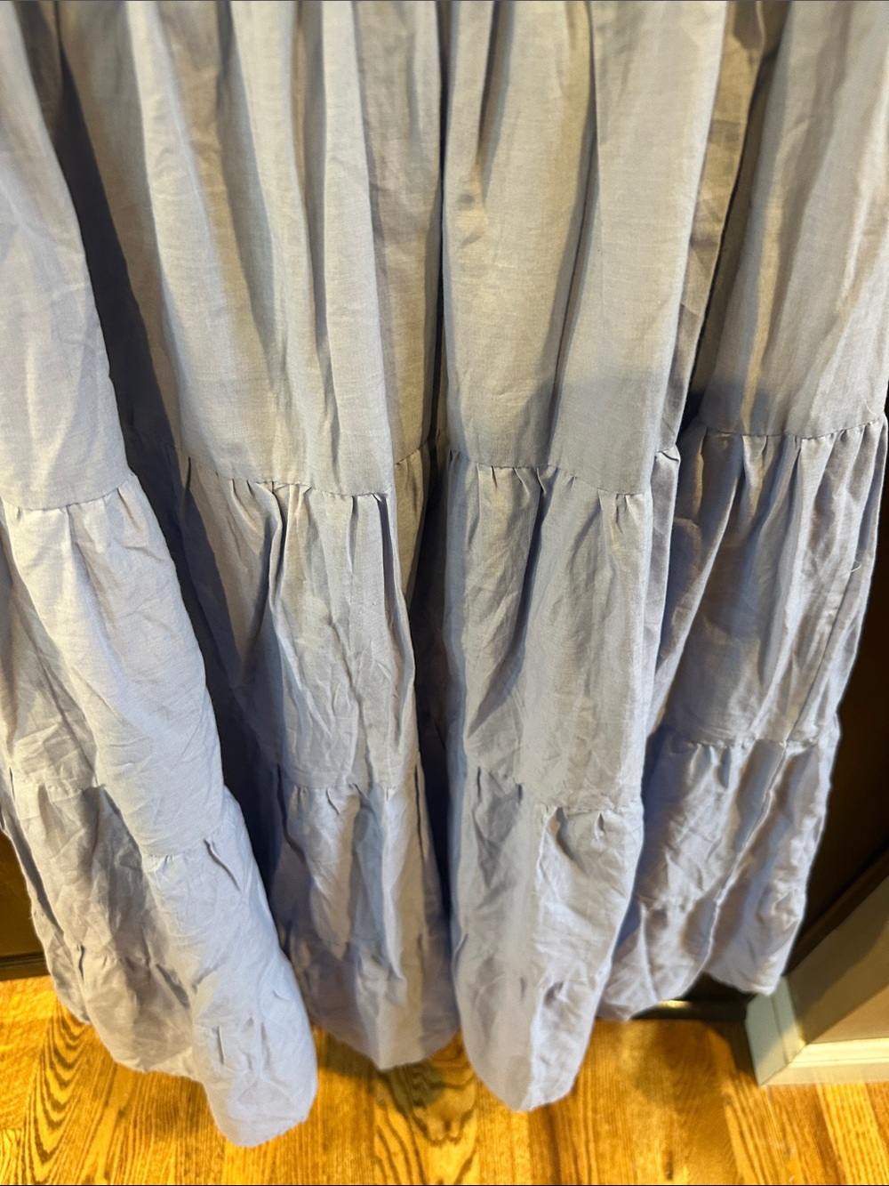En Saison Blue Smocked Tiered
Midi Dress SZ Small - Picture 12 of 14